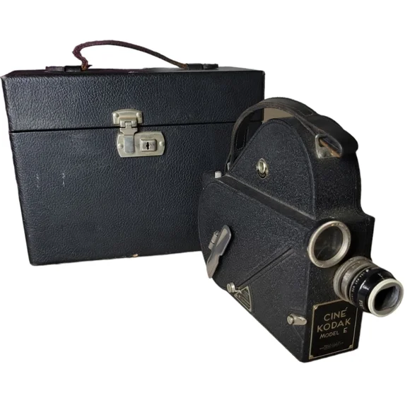 Vintage camera set Kodak Vintage Cameras in Black and Silver - Picture 13 of 16